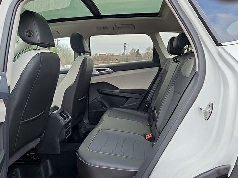 New 2026 Volkswagen Taos SE AWD/4WD image 10