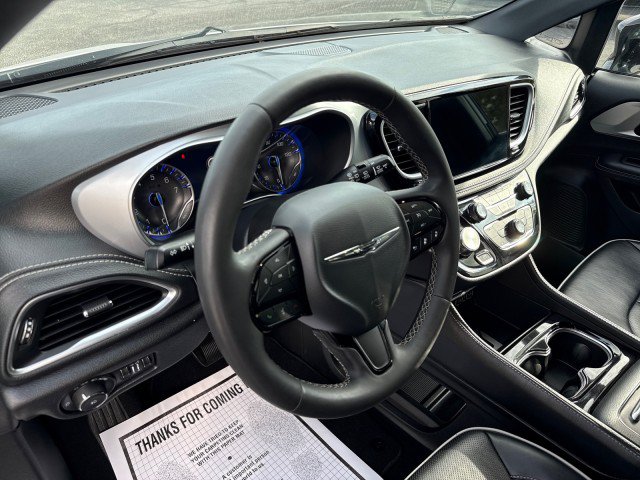 Used 2025 Chrysler Pacifica Limited FWD image 17