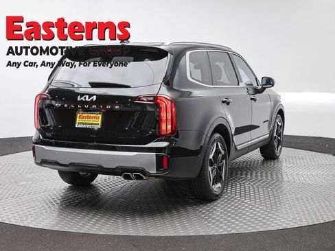 Used 2025 Kia Telluride S FWD image 5