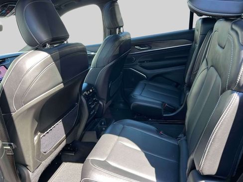 Used 2025 Jeep Grand Cherokee L Overland AWD/4WD image 10