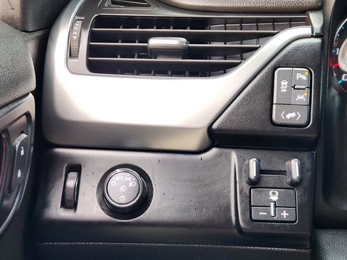 Used 2018 Chevrolet Tahoe LT image 21