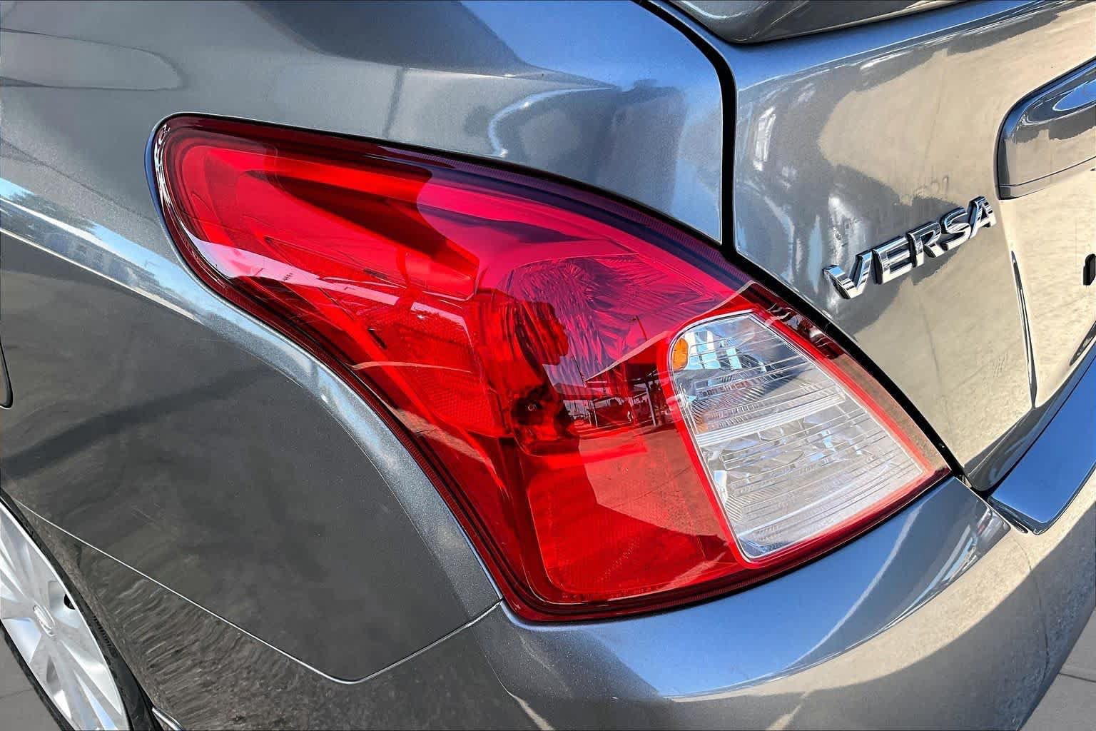 Used 2016 Nissan Versa SV FWD image 29