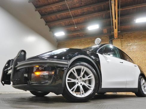 Used 2021 Tesla Model Y Long Range AWD/4WD image 3