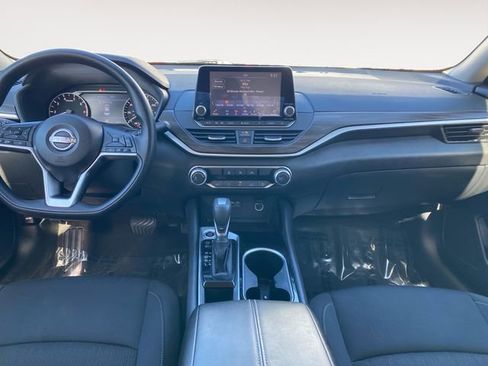 Used 2024 Nissan Altima 2.5 SV image 10