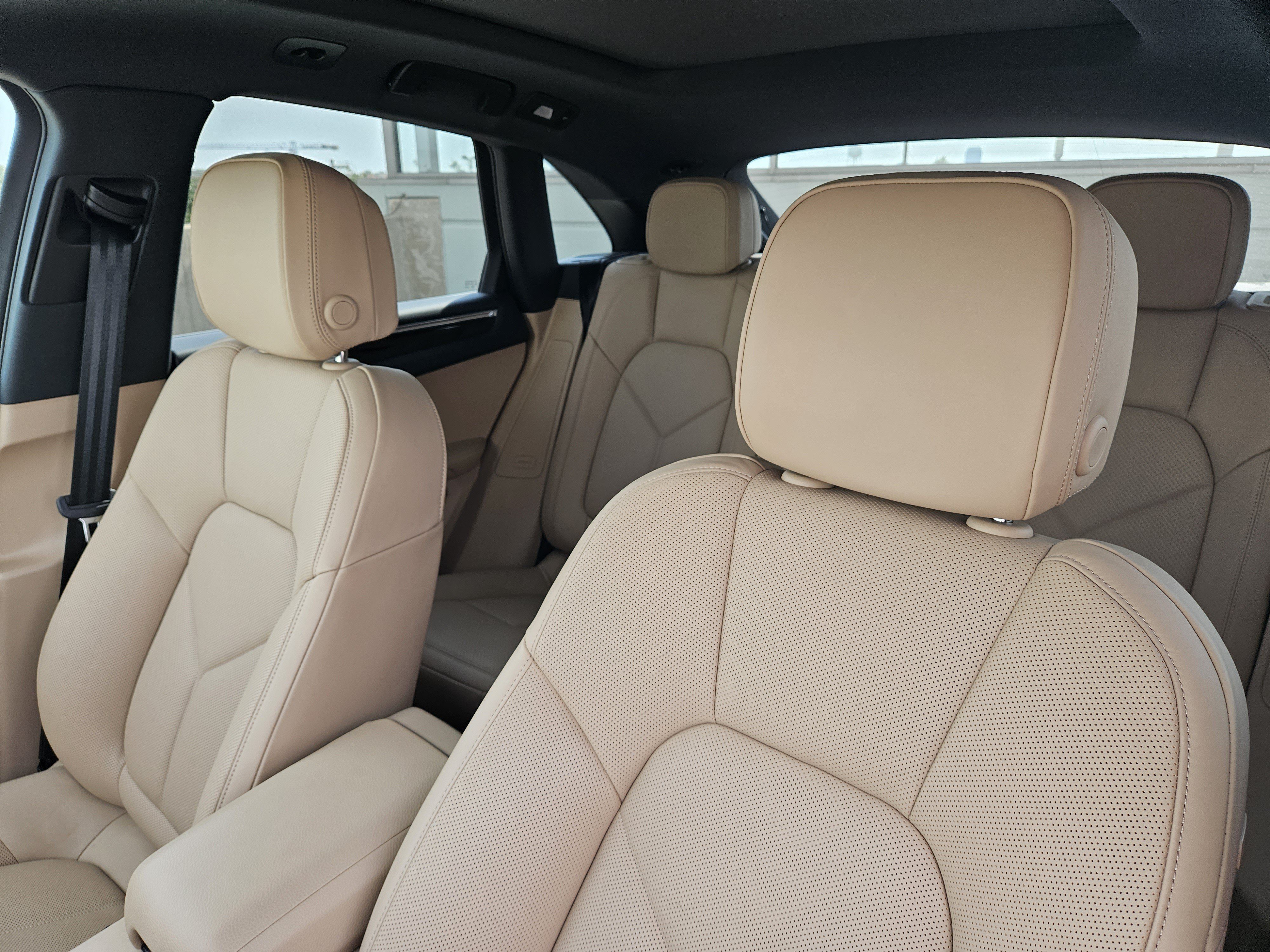 Certified 2026 Porsche Macan AWD/4WD image 6