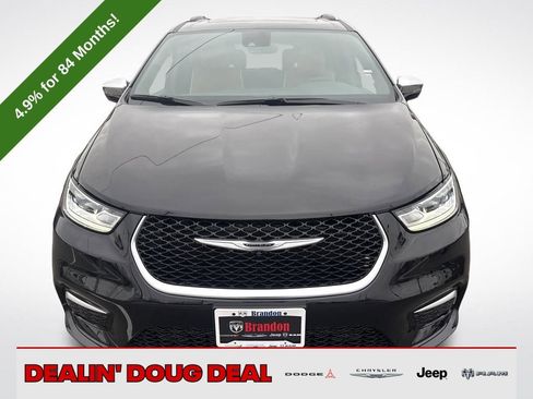 New 2026 Chrysler Pacifica Pinnacle image 8