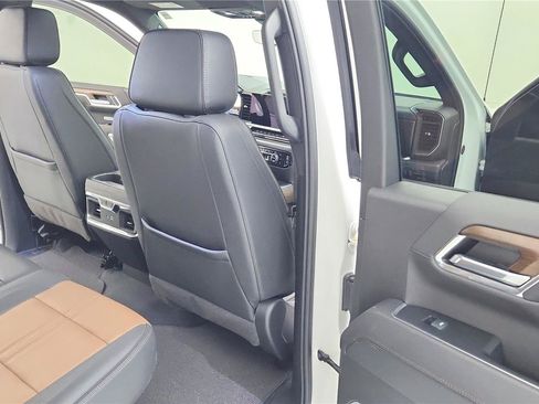 Used 2024 Chevrolet Silverado 1500 High Country w/ Technology Package AWD/4WD image 21