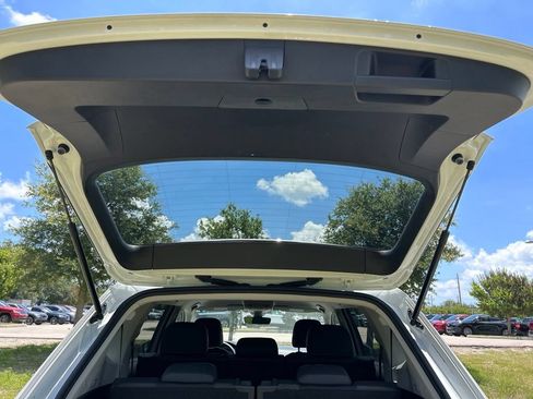 Certified 2023 Volkswagen Tiguan SE FWD image 52