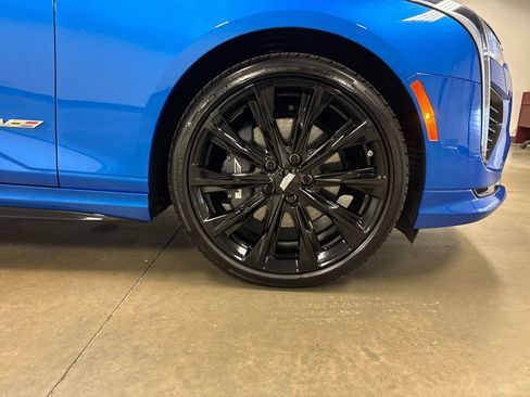 Used 2024 Cadillac CT4 V w/ LPO, ONYX Package image 20