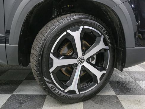 Used 2025 Volkswagen Taos SEL image 14