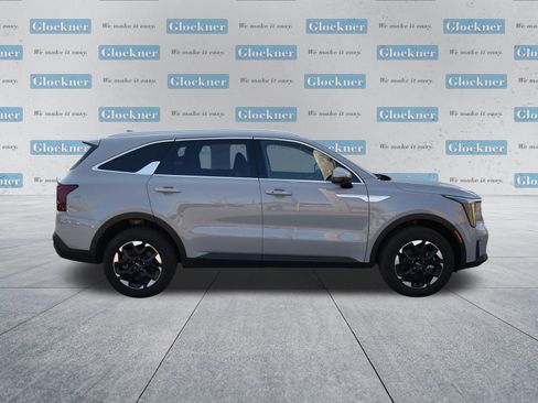Used 2025 Kia Sorento S AWD/4WD image 4