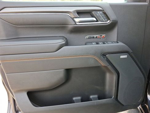 Certified 2022 GMC Sierra 1500 AT4 w/ AT4 Premium Package image 10