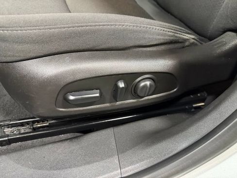 Used 2016 Chevrolet Malibu LT FWD image 19