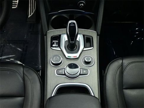 Used 2022 Alfa Romeo Stelvio Ti image 7
