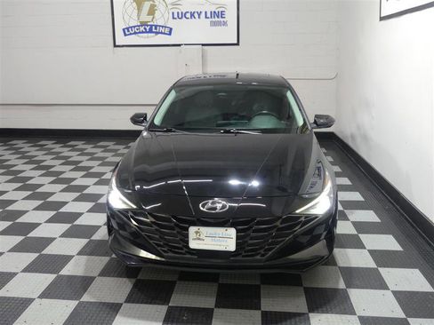 Used 2022 Hyundai Elantra Limited image 3