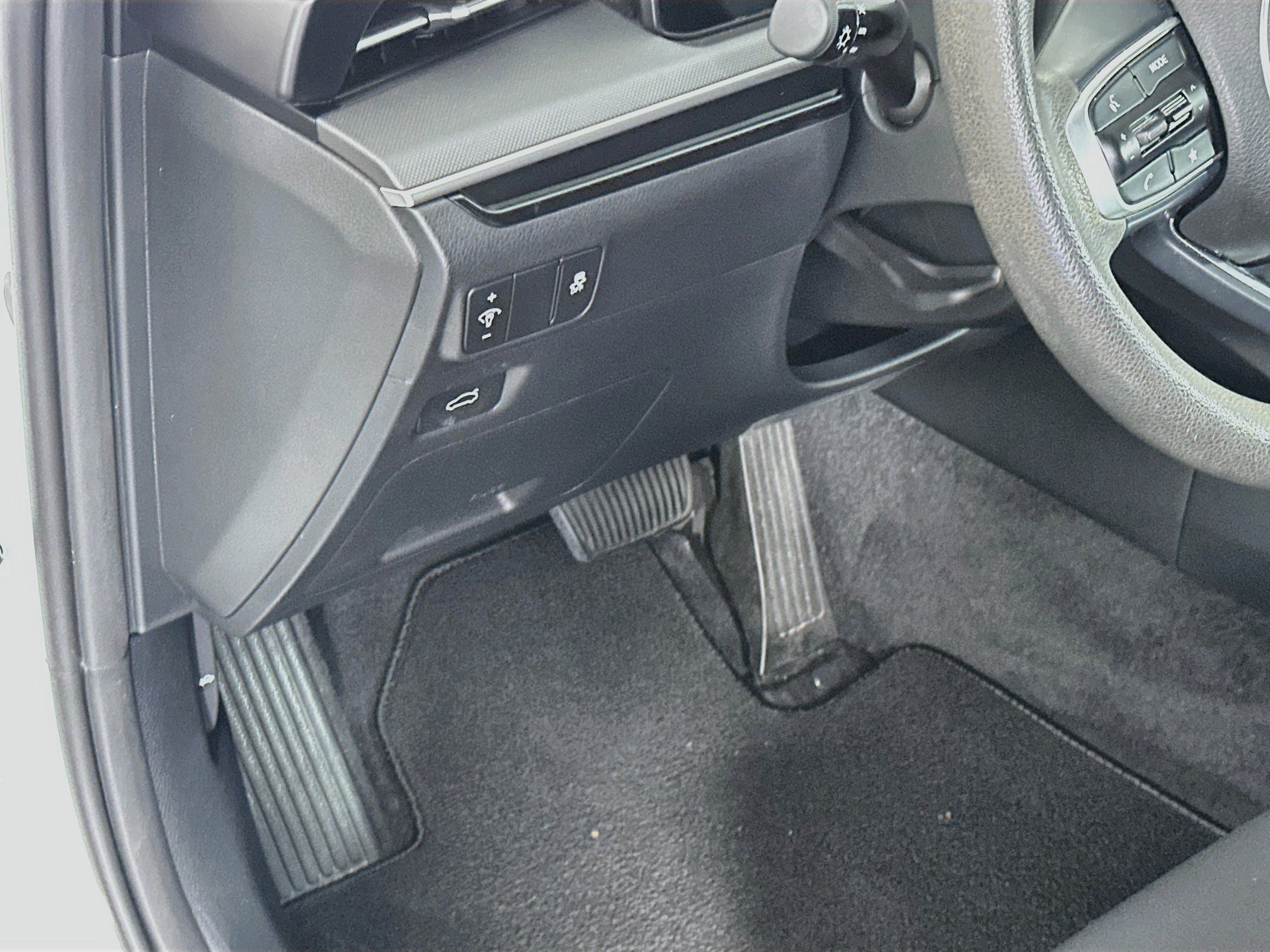 Used 2025 Kia K5 LXS FWD image 17