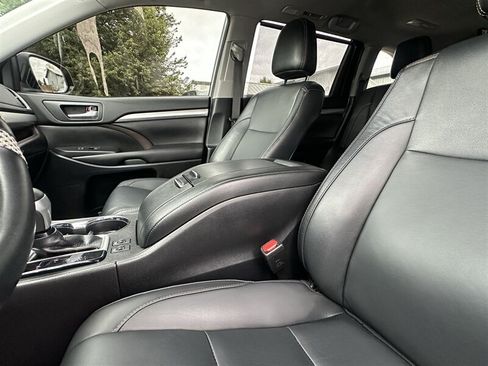 Used 2019 Toyota Highlander XLE AWD/4WD image 51