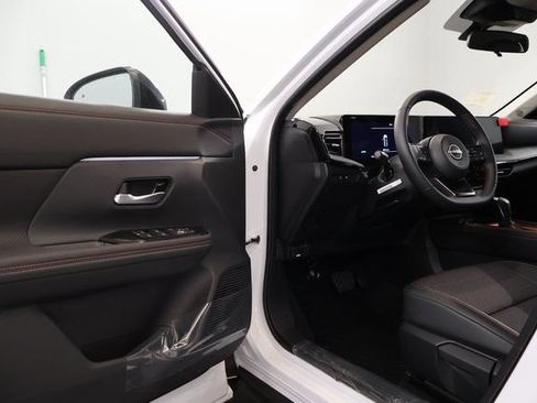 New 2026 Nissan Kicks SR w/ SR Premium Package AWD/4WD image 9