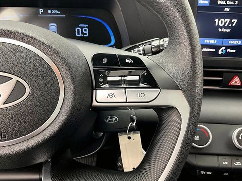 Used 2025 Hyundai Elantra SE image 19