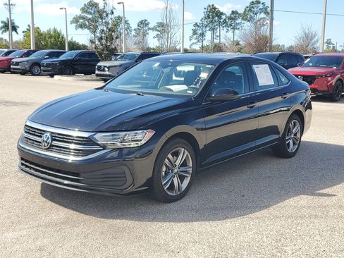 Used 2024 Volkswagen Jetta SE image 8