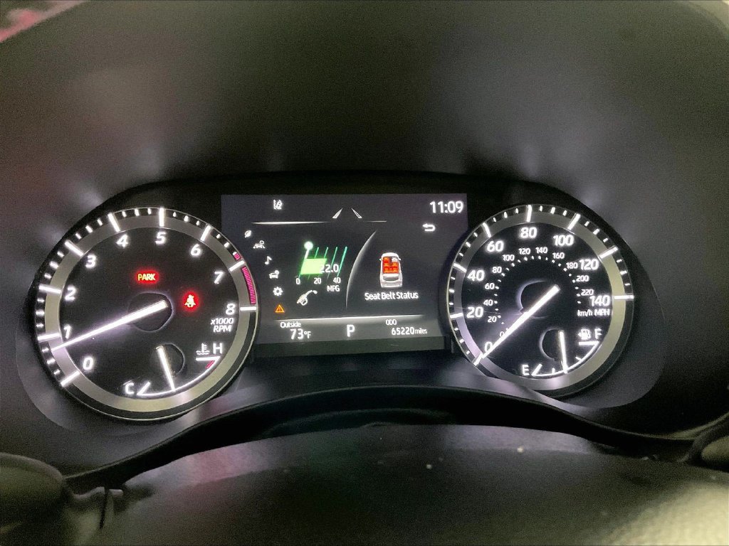 Used 2021 Toyota Highlander XLE AWD/4WD image 25