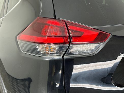 Used 2019 Nissan Rogue SV AWD/4WD image 36