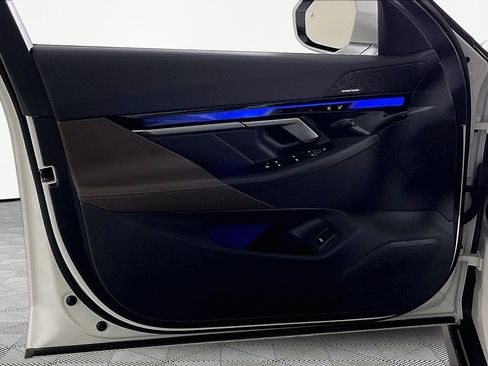 Certified 2025 BMW i5 xDrive40 w/ Premium Package image 23