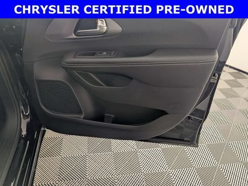 Certified 2026 Chrysler Pacifica Select FWD image 33