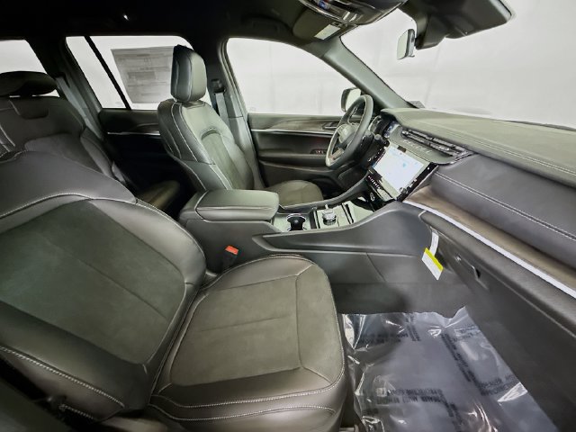 New 2026 Jeep Grand Cherokee Altitude AWD/4WD image 26