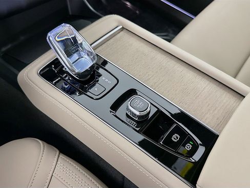 New 2026 Volvo XC90 T8 Plus w/ Protection Package Premier image 16