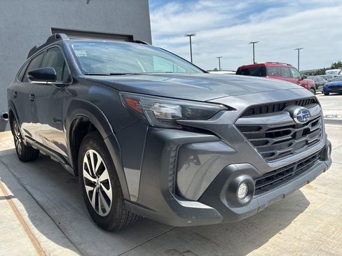 Used 2025 Subaru Outback Premium AWD/4WD image 3