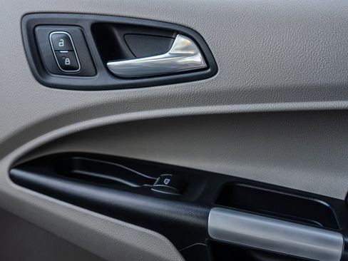 Used 2019 Ford Transit Connect XLT image 24