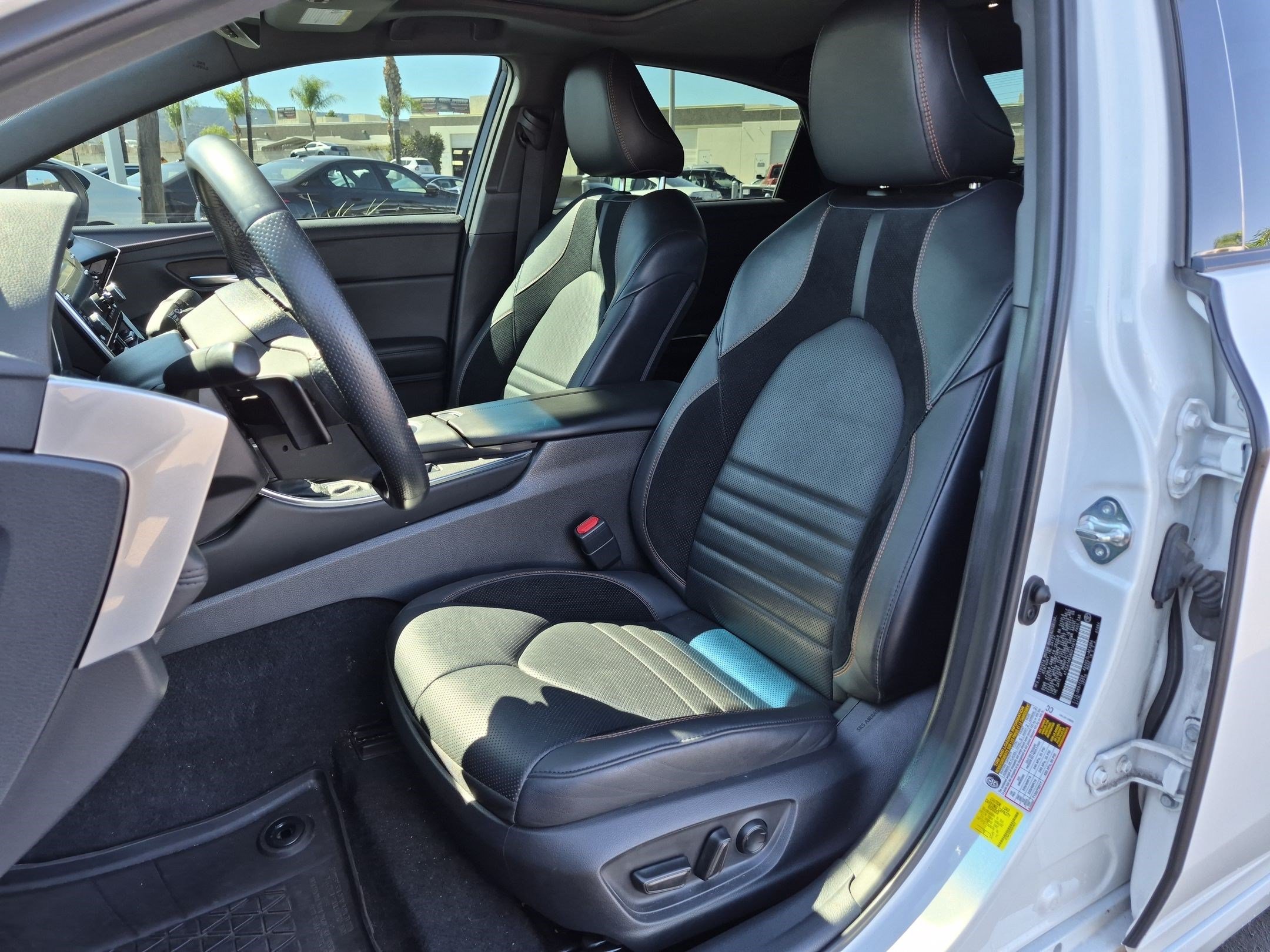 Used 2022 Toyota Avalon XSE FWD image 16