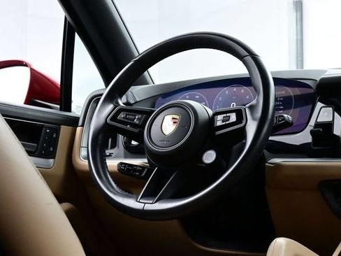 Certified 2024 Porsche Cayenne AWD/4WD image 20