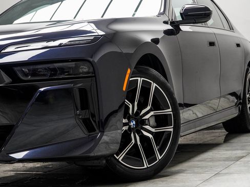 Used 2023 BMW 760i xDrive 760i xDrive w/ Parking Assistance Package image 3