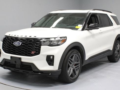 Used 2025 Ford Explorer ST AWD/4WD image 7