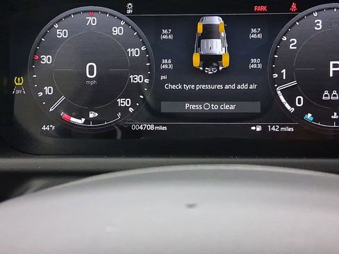 New 2025 Land Rover Defender 110 S image 18