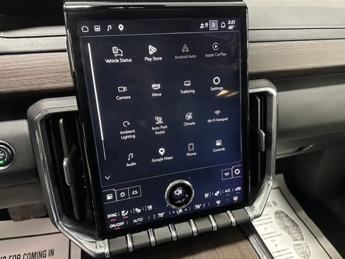 Used 2025 GMC Acadia Denali w/ Super Cruise Package image 15