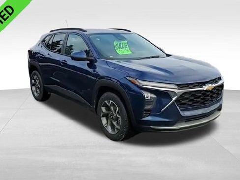 Certified 2024 Chevrolet Trax LT w/ Driver Confidence Package image 3