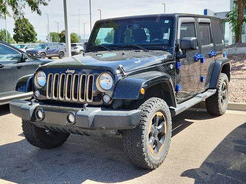Used 2014 Jeep Wrangler Unlimited Sahara AWD/4WD image 3