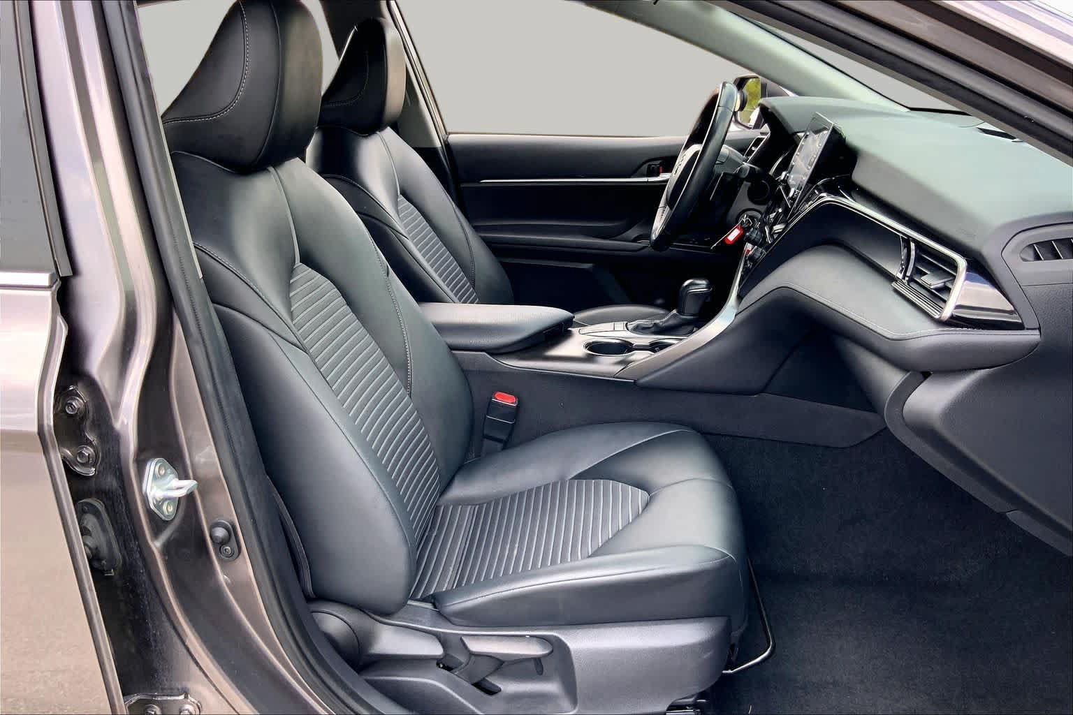 Used 2022 Toyota Camry SE FWD image 9