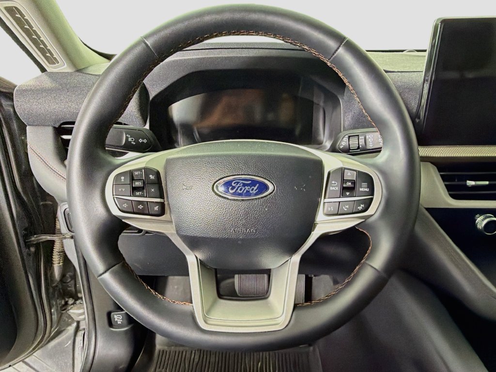 Used 2025 Ford Explorer Active RWD image 15