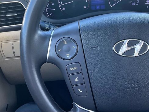 Used 2013 Hyundai Genesis 3.8 w/ Premium Pkg image 21