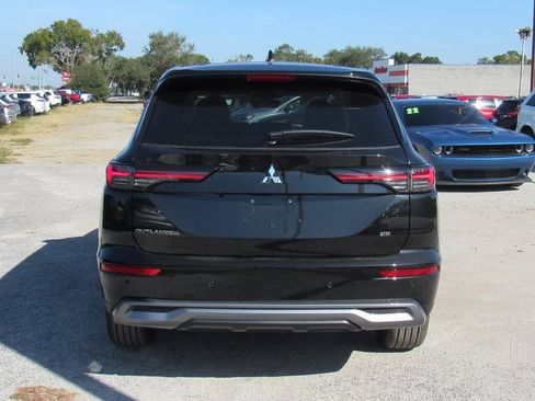 New 2025 Mitsubishi Outlander SE image 4