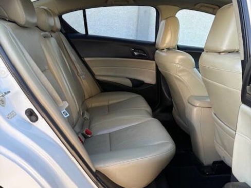 Used 2014 Acura ILX 2.0L w/Premium 4dr Sedan Packa image 22