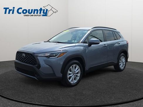 Certified 2023 Toyota Corolla Cross LE AWD/4WD image 3