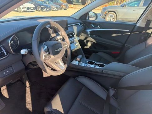 Used 2025 Genesis G70 2.5T image 10