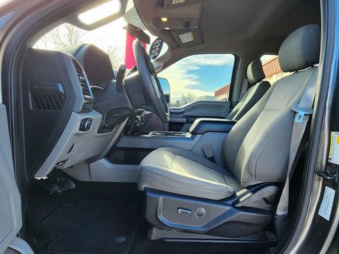 Used 2019 Ford F250 XLT w/ XLT Premium Package image 16