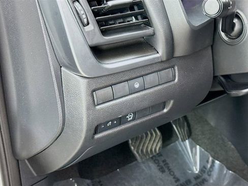 Used 2023 Nissan Rogue SV image 10