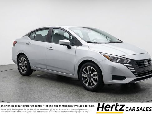 Used 2025 Nissan Versa SV image 1